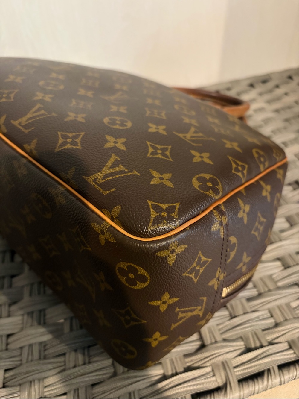 Louis Vuitton Deauville monogram canvas handbag - Picture 13 of 16